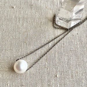 Simple Pearl and Chain Necklace