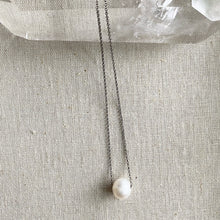 Load image into Gallery viewer, Simple Pearl and Chain Necklace