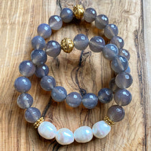 Load image into Gallery viewer, Gray Chalcedony and Freshwater Pearls Bracelet Set